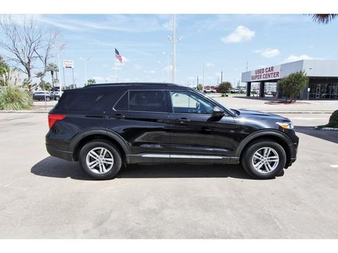 Used 2024 Ford Explorer XLT w/ Equipment Group 202A AWD/4WD image 5