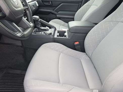 Certified 2025 Toyota Tacoma SR5 AWD/4WD image 9