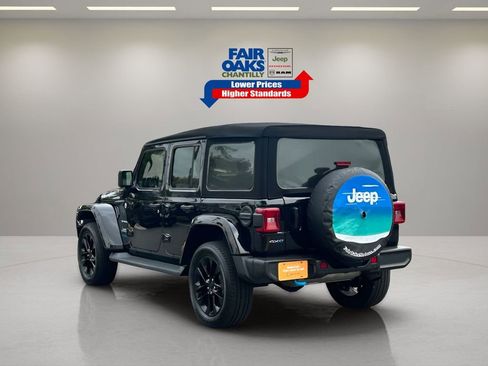 Used 2022 Jeep Wrangler Unlimited Sahara w/ Cold Weather Group image 9