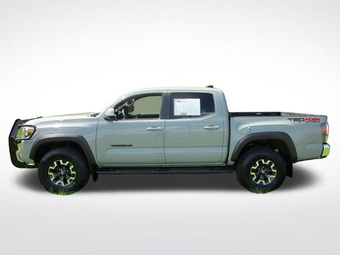 Used 2022 Toyota Tacoma TRD Off-Road AWD/4WD image 3