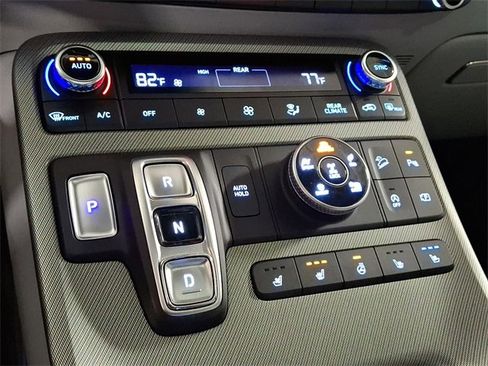 Used 2023 Hyundai Palisade SEL w/ Premium Package image 16