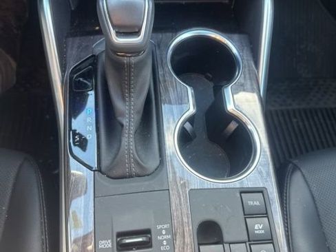 Used 2025 Toyota Highlander Platinum image 12