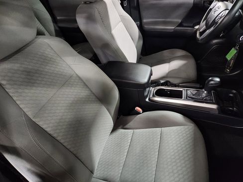 Used 2020 Toyota Tacoma SR5 image 32