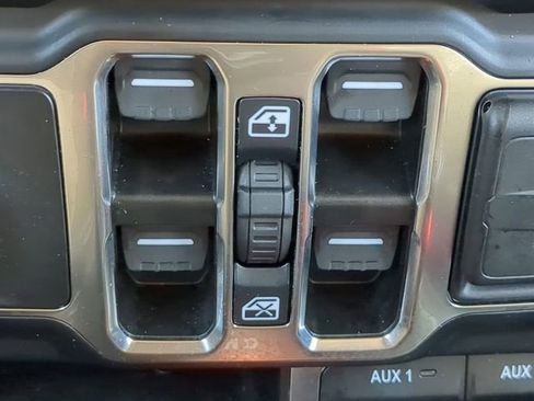 Certified 2023 Jeep Wrangler Unlimited Sahara w/ Dual Top Group AWD/4WD image 27
