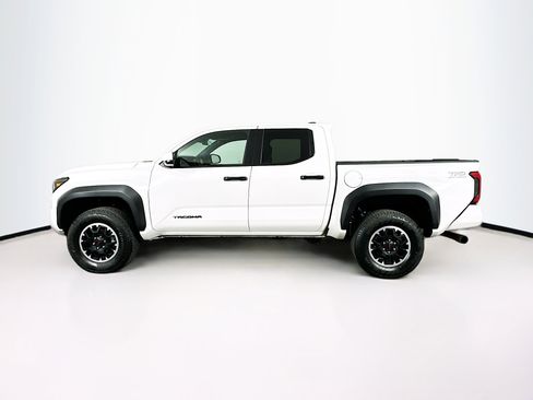 Used 2025 Toyota Tacoma TRD Off-Road image 4