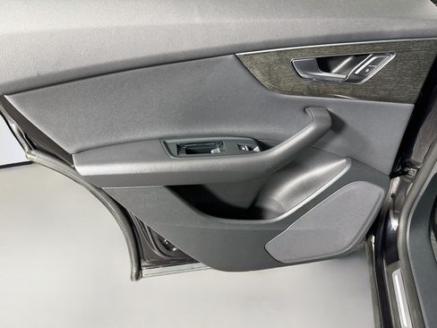 Used 2019 Audi Q8 Premium AWD/4WD image 26