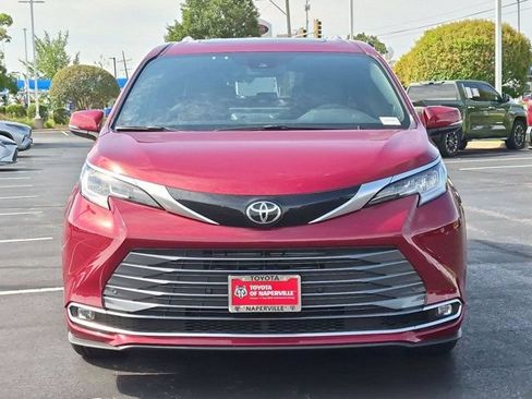 Used 2026 Toyota Sienna Limited AWD/4WD image 5