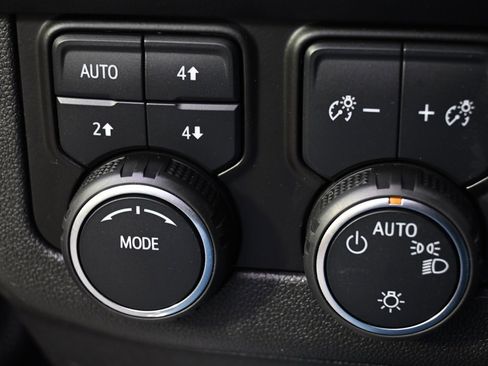 Used 2023 Chevrolet Suburban High Country image 26