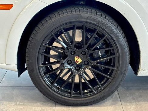 Used 2023 Porsche Cayenne Turbo AWD/4WD image 39