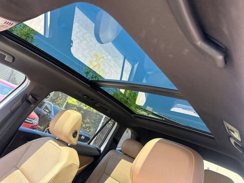Used 2023 Volkswagen Tiguan SE w/ Panoramic Sunroof Package AWD/4WD image 13