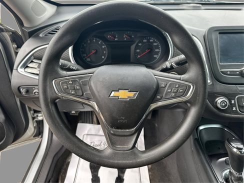 Used 2018 Chevrolet Malibu LT FWD image 24