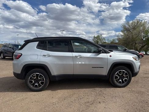 Used 2025 Jeep Compass Trailhawk w/ Trailer Tow Group image 7