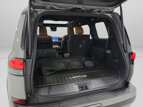 Used 2024 Lexus GX 550 image 7