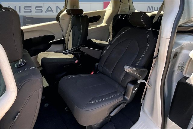 Used 2023 Chrysler Voyager LX FWD image 22