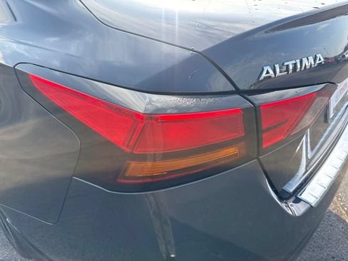 Used 2022 Nissan Altima 2.5 SV FWD image 10