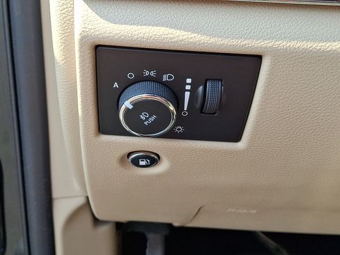 Used 2021 Jeep Grand Cherokee Limited AWD/4WD image 28