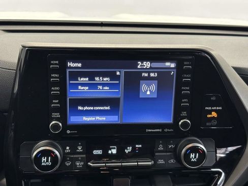 Used 2020 Toyota Highlander LE image 21