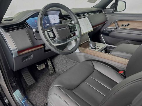 New 2025 Land Rover Range Rover Long Wheelbase SE image 9