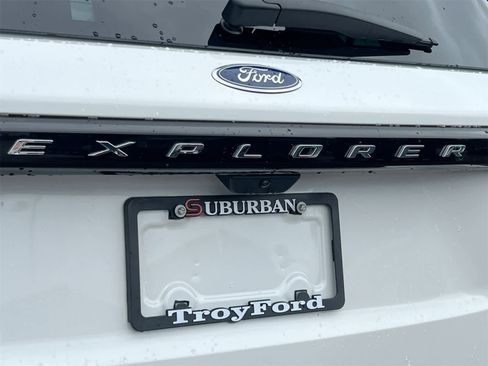 Used 2025 Ford Explorer Active w/ Active Comfort Package image 12