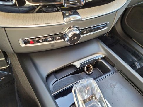 Used 2022 Volvo XC60 B5 Inscription w/ Advanced Package image 20