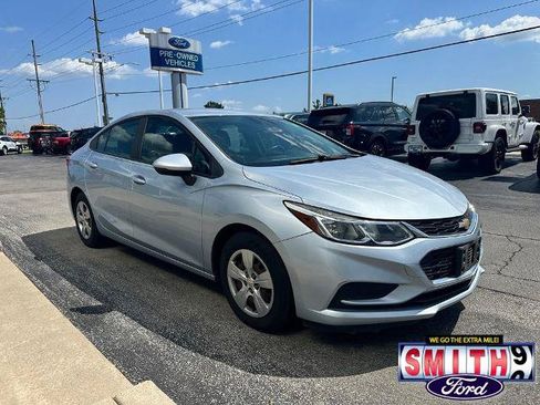 Used 2017 Chevrolet Cruze LS FWD image 4