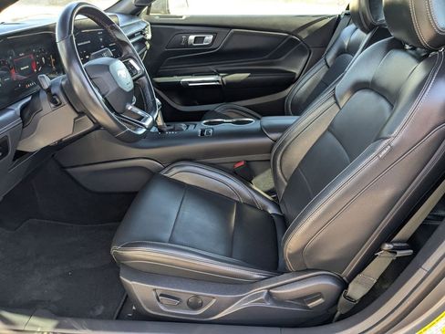 Used 2025 Ford Mustang Premium image 11