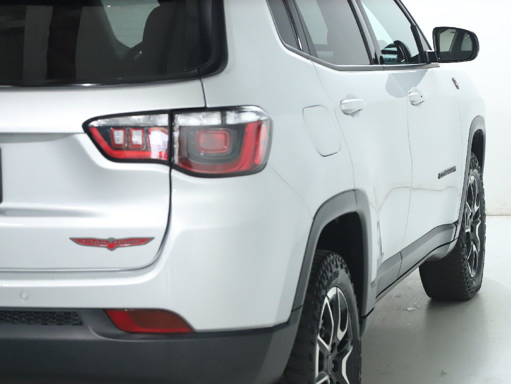 Used 2025 Jeep Compass Trailhawk AWD/4WD image 44