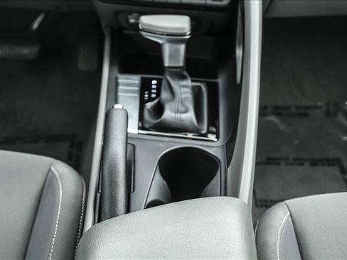 Used 2024 Hyundai Elantra SEL FWD image 19