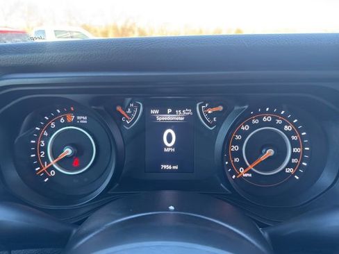 Used 2025 Jeep Gladiator Sport image 15