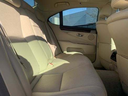 Used 2014 Lexus LS 460 image 33