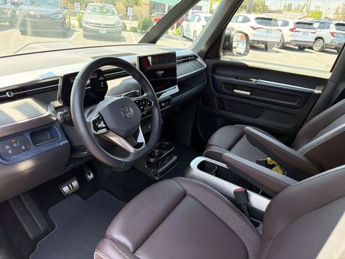Certified 2025 Volkswagen ID. Buzz Pro S RWD image 13
