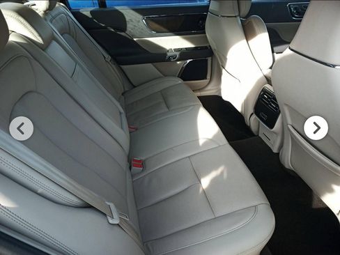 Used 2019 Lincoln Continental Select w/ Continental Climate Package image 9