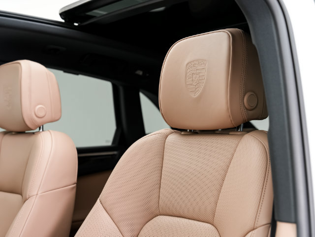 Certified 2026 Porsche Macan AWD/4WD image 10