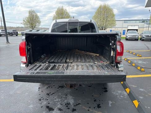 Used 2017 Toyota Tacoma SR5 image 6