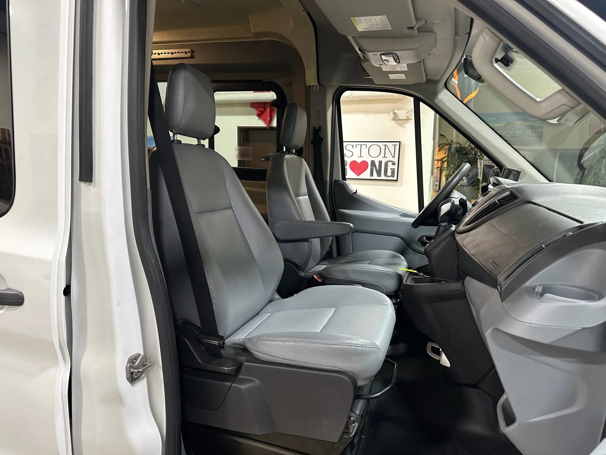 Used 2015 Ford Transit 250 148 Medium Roof RWD image 30