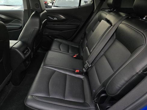 Used 2024 GMC Terrain SLT image 11