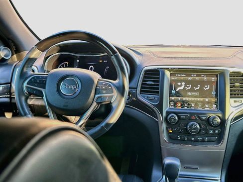 Used 2018 Jeep Grand Cherokee Overland AWD/4WD image 19