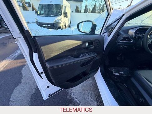 New 2026 Chrysler Pacifica Select FWD image 8