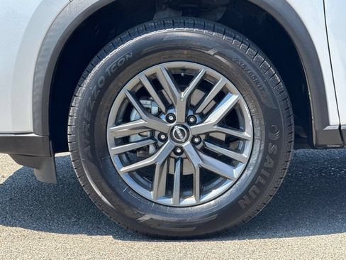 Used 2024 Nissan Rogue S FWD image 33