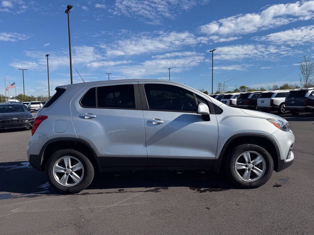 Used 2021 Chevrolet Trax LS w/ Tint and Cruise Package AWD/4WD image 4