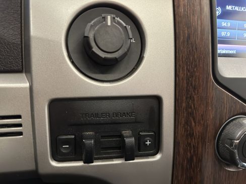 Used 2014 Ford F150 Lariat w/ Lariat Chrome Package image 28