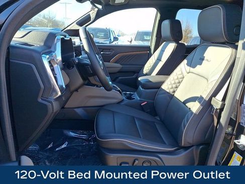 Used 2024 GMC Canyon Denali image 17