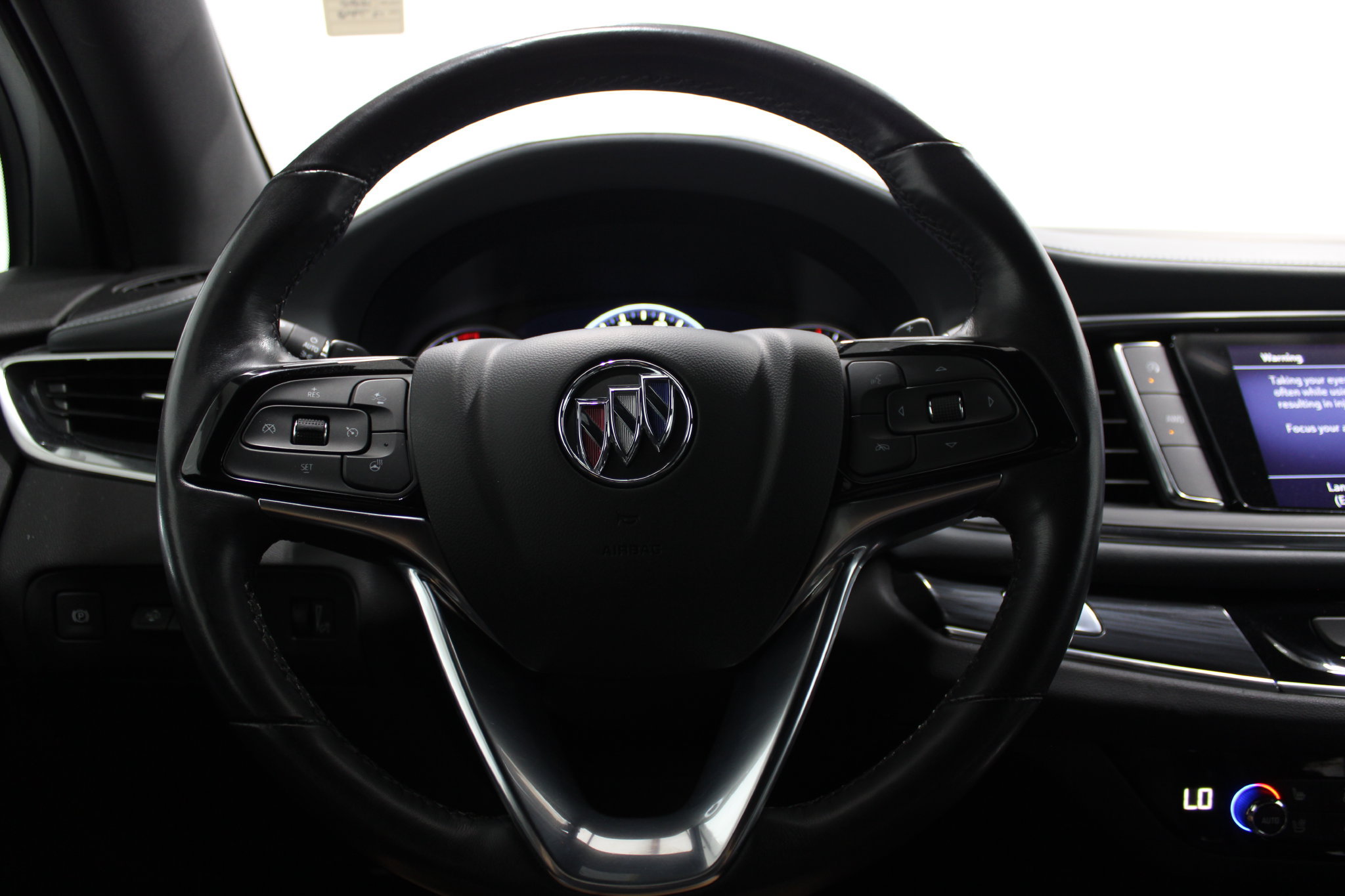 Used 2024 Buick Enclave Premium AWD/4WD image 33