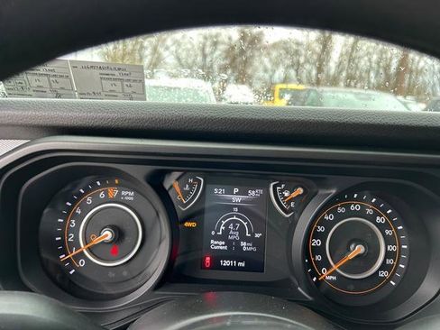 Used 2024 Jeep Gladiator Sport image 23