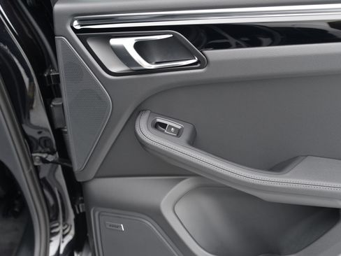 Certified 2026 Porsche Macan AWD/4WD image 26