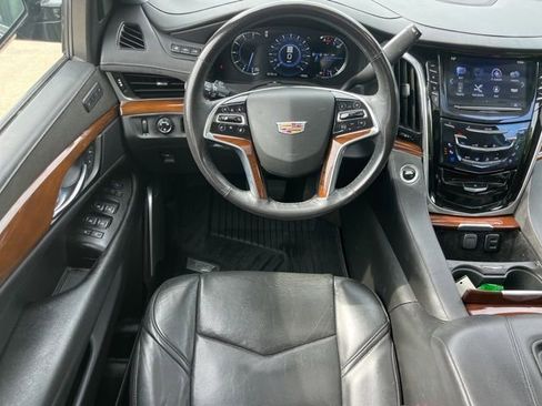 Used 2020 Cadillac Escalade Premium Luxury image 35