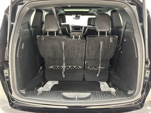 Used 2025 Chrysler Pacifica Limited image 17