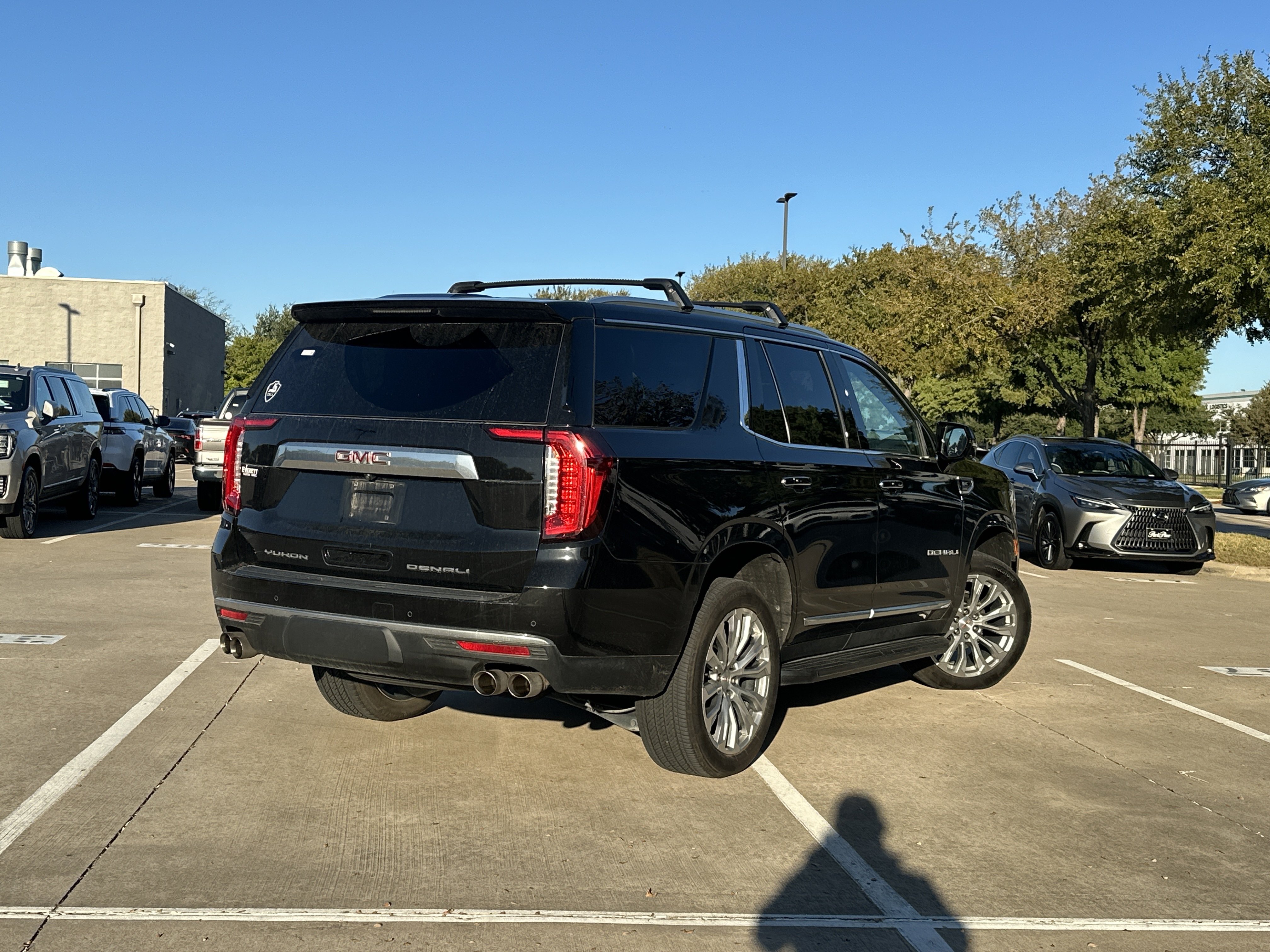 Used 2024 GMC Yukon Denali AWD/4WD image 2