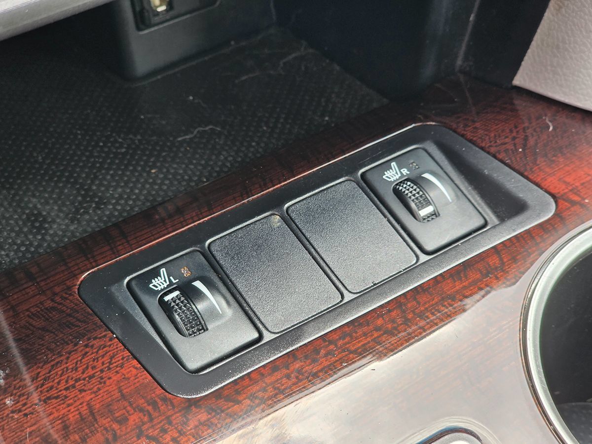 Used 2012 Toyota Camry XLE w/ Leather Pkg FWD image 46