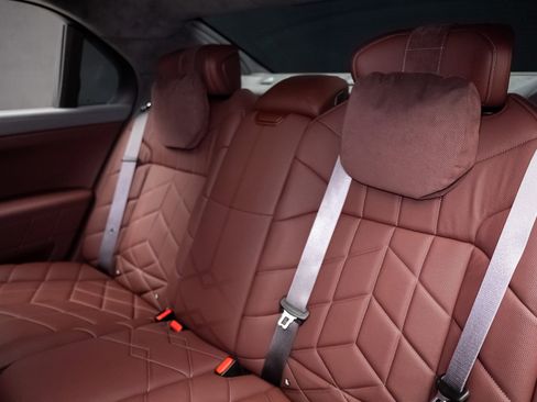 Used 2023 BMW i7 xDrive60 image 64